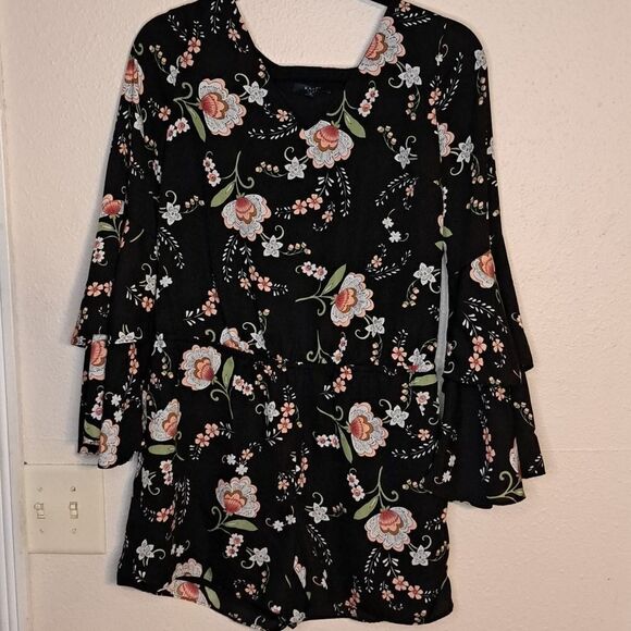 KAARI black floral romper size 4 - Picture 1 of 7